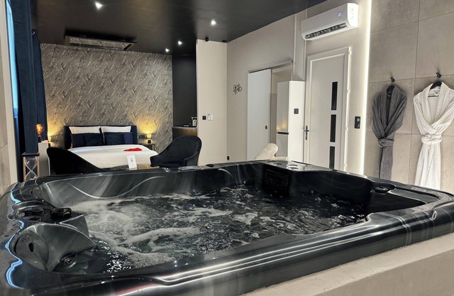 The Secrets of Eros: SUITE DE LUXE