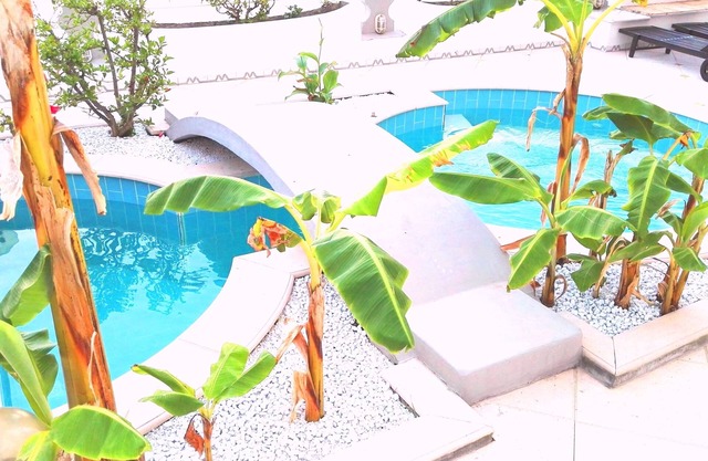 The small castle of the Moors, swimming pool, access to sea, lift, parking lot