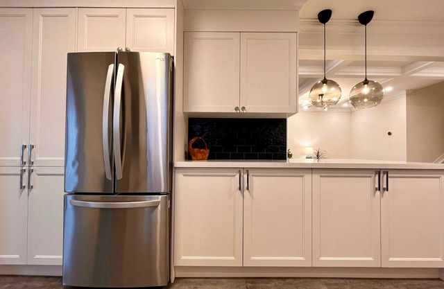 The Split - A Chic and Comfortable Pad to Work or Play - Family and Pet Friendly