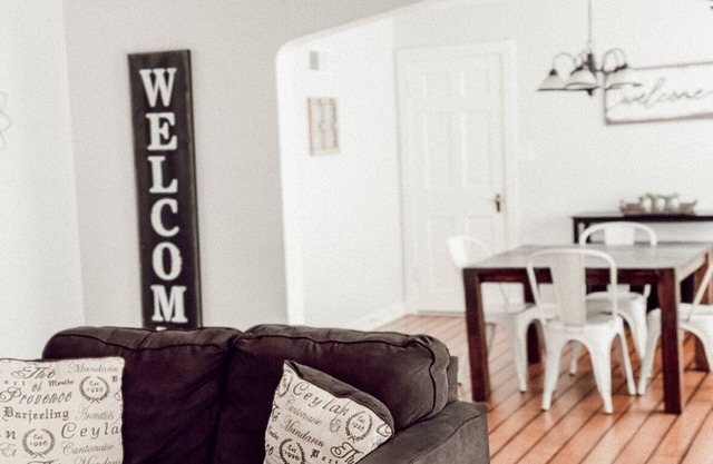 The Springfield: 2br - 1bth - 4 guests