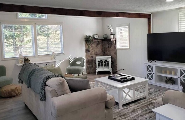 The Squirrel's Leap: quiet stay near Dehaven Park