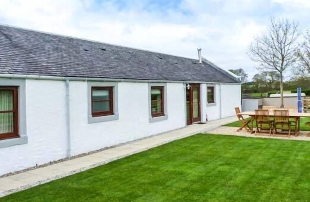 THE STABLES AT DALDORCH, pet friendly, with open fire in Mauchline