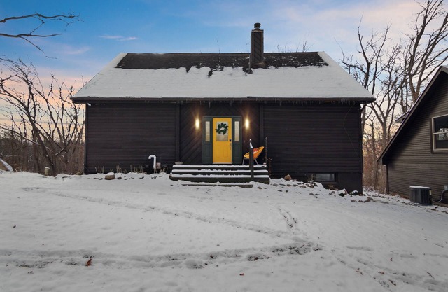 The Sunshine House ☀️ w/Sauna & 5 min. from downtown Milford + Kensington Park.