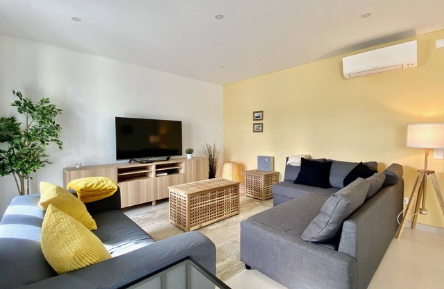 The Sunny Dune - Luxury 2 Bedroom Apartment