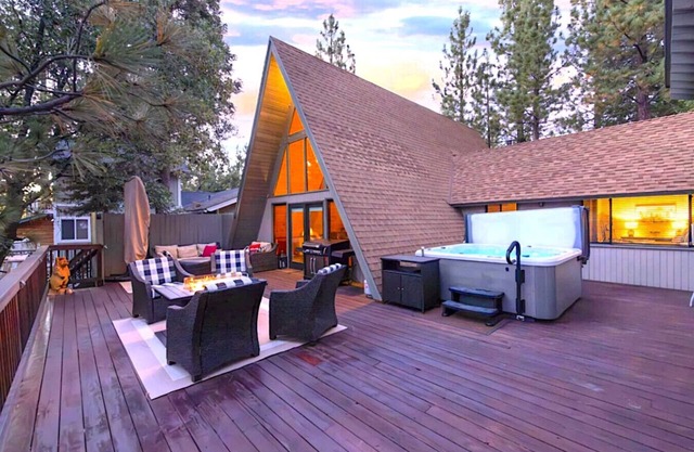The Treehouse Cottage A-Frame + Games + Spa