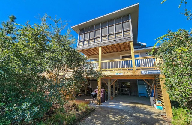 The Treehouse - Cozy Oceanside 4 BR Beach House with Community Tennis access - Dogs Allowed