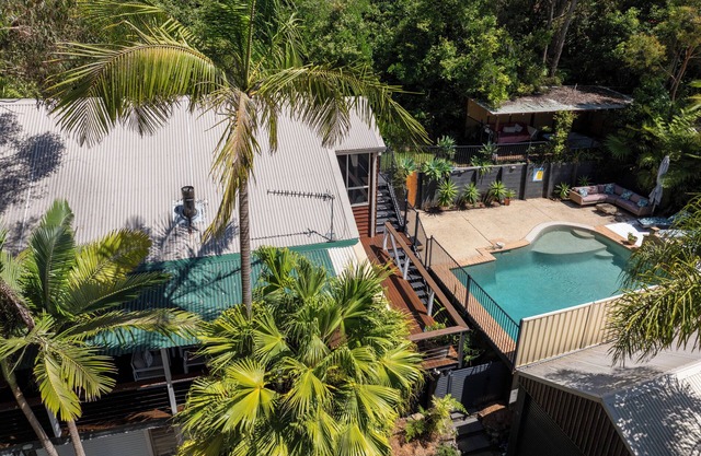 The Treehouse Nelson Bay, Pet Friendly with Boat Parking