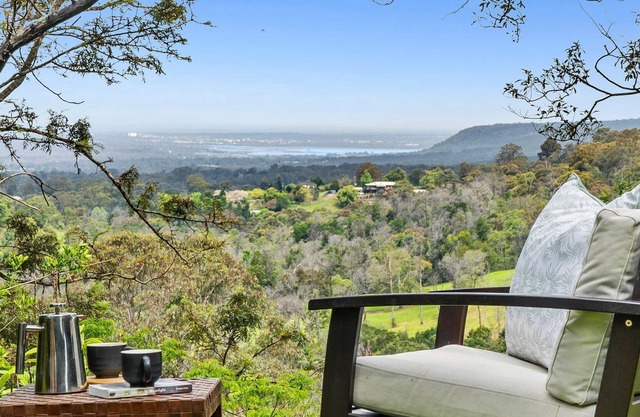 The Treehouse - With commanding views of the Sydney basin