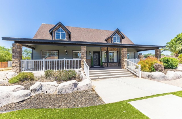 The Unbelievable Spacious 9-bedroom house in charming Gilbert, pool and hot tub