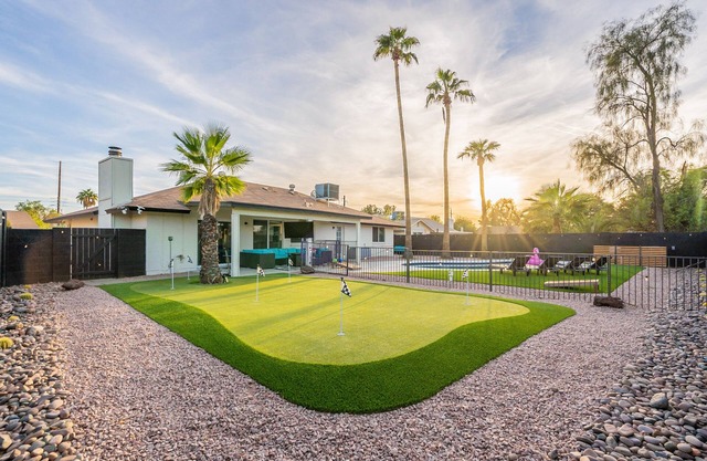 THE VIBEHOUSE - HEATED SALTWATER POOL!