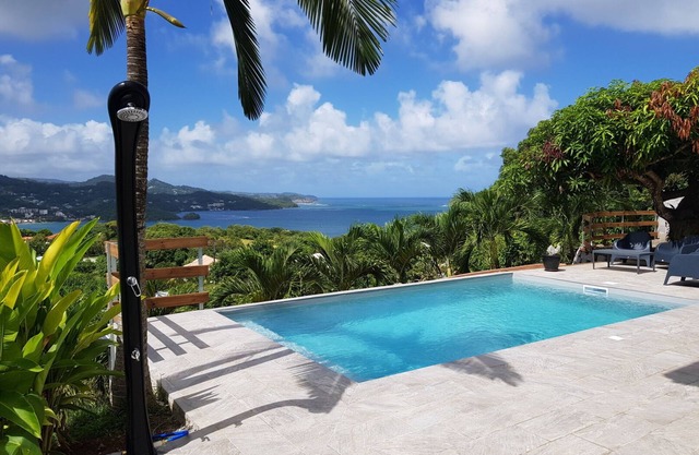 The villa, spacious and pleasant APPT F4. Stunning sea and countryside.