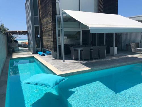 The Whyte House - Waimarama Beachfront