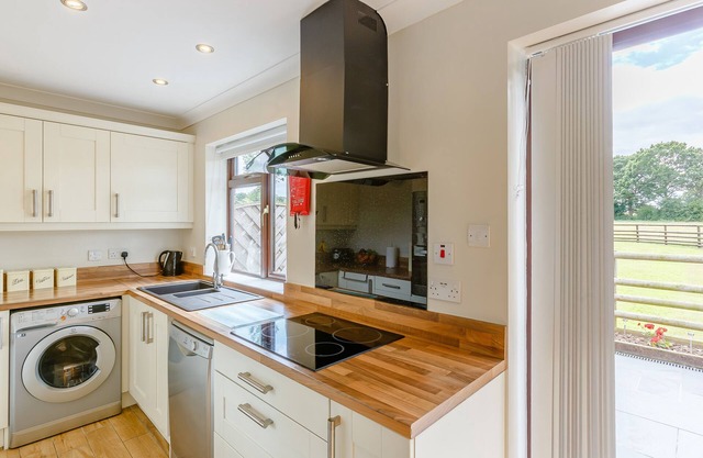 THE WILLOWS, family friendly, with a garden in Much Wenlock