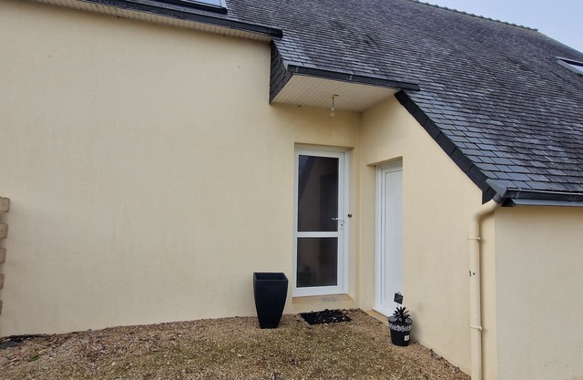 THEVEN MOR, house 700 m from Amiets beach, enclosed garden