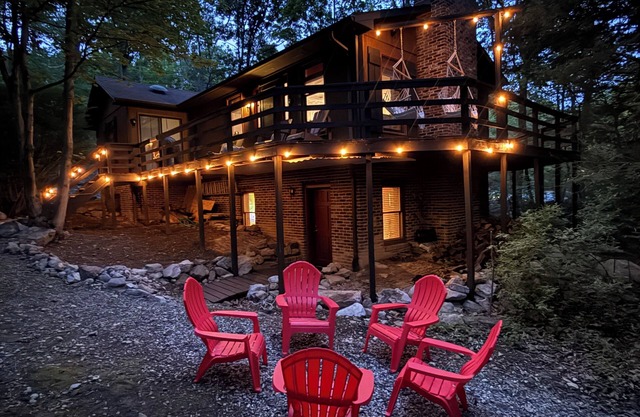 This 2000 sq ft cabin is the perfect retreat!