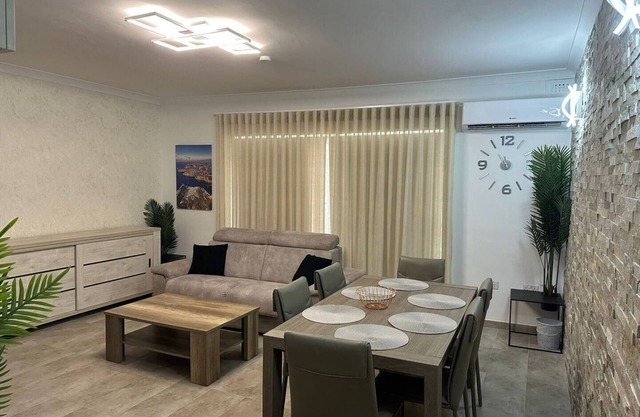 This apartment is a 2 bedroom(s), 1 bathrooms, located in San Pawl il-Baħar, null.