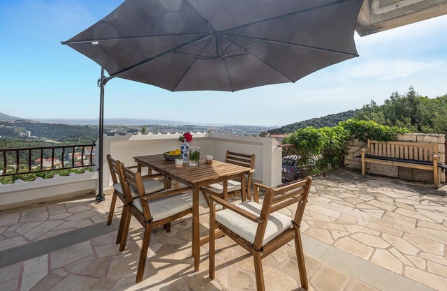 This cosy holiday apartment invites you to enjoy a relaxing holiday with a wonderful view.