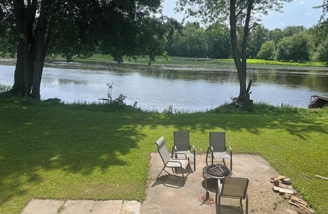 This cozy three bedroom, two bathroom cottage is a perfect choice for a family getaway