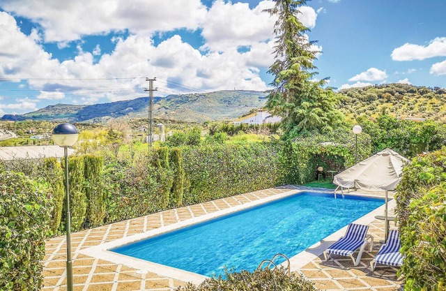 This cozy vacation home in the countryside is located in the beautiful village of Olvera, which is p