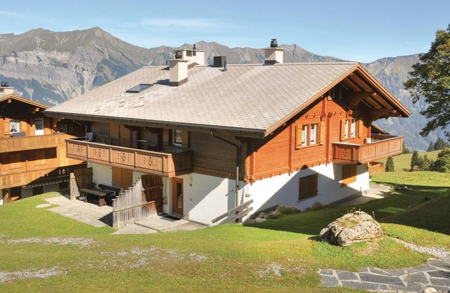 This great and cozy vacation apartment, above Lake Brienz, extends over two floors.