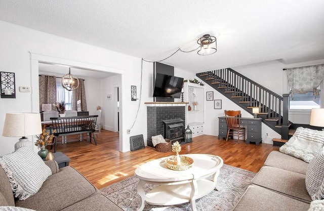 This house is a 2 bedroom(s), 1 bathrooms, located in Augusta, KS.