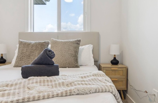 This house is a 3 bedroom(s), 2.5 bathrooms, located in Edmonton, AB.