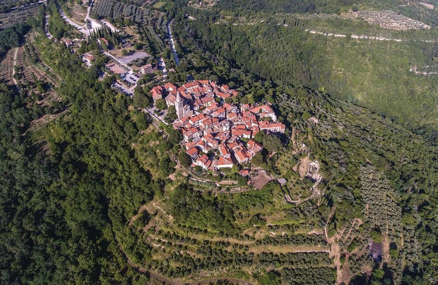 This luxurious and spacious villa is located on the mainland of Istria.