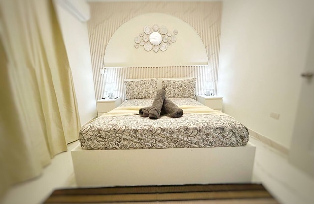 "Thomas Penthouse" Luxurious panoramic penthouse with Jacuzzi.