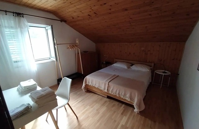 Three bedroom apartment with terrace and sea view Cove Vela Stiniva, Hvar (A-19951-a)