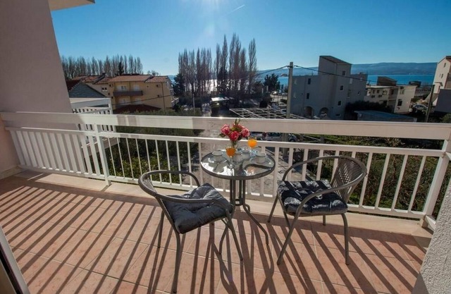 Three bedroom apartment with balcony and sea view Duće, Omiš (A-7576-a)
