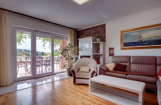 Three bedroom apartment with terrace Kampor, Rab (A-23600-a)