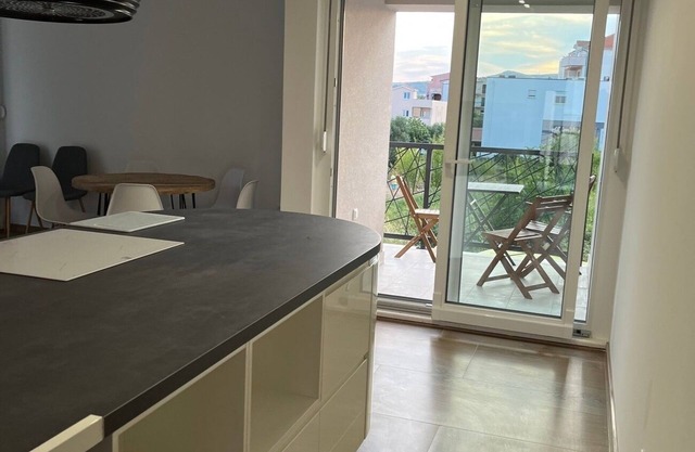 Three bedroom apartment with balcony Kaštel Štafilić, Kaštela (A-22533-a)
