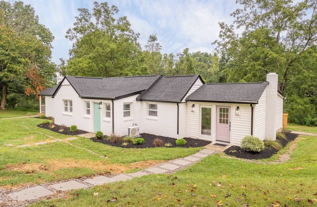 Three Bedrooms - Blacksburg Suites