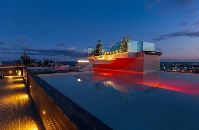 Three House Hotel