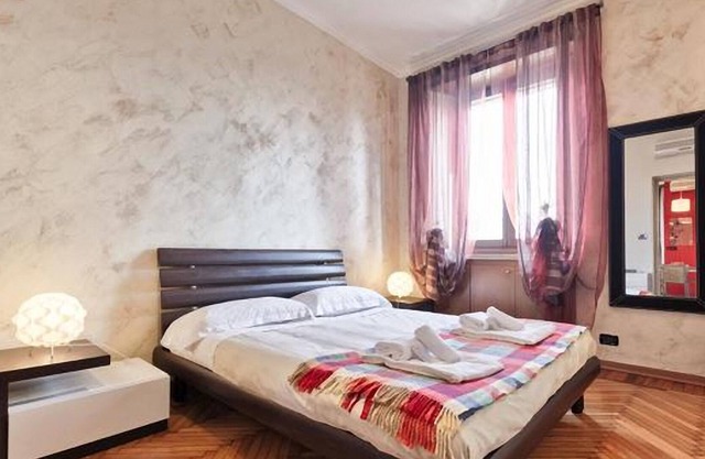 Three-room apartment x6 with PRIVATE PARKING & Balcony!