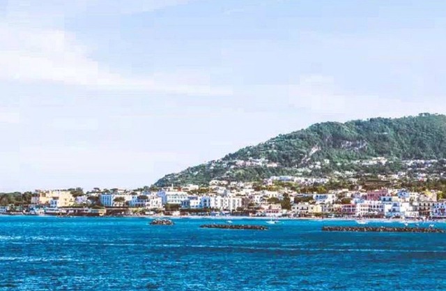 Three-roomed Residence in the center of Ischia Porto