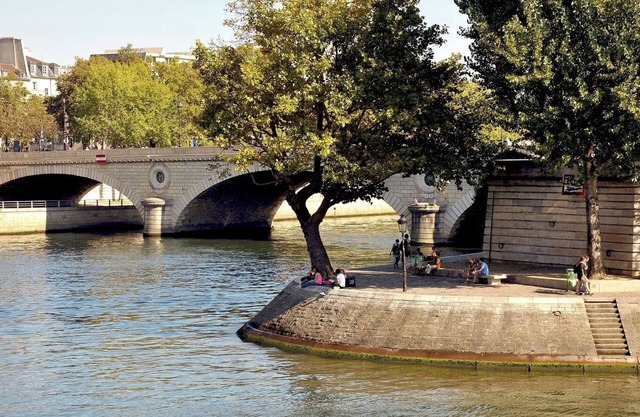 THREE-STORY PARISIAN LOFT: LUXURY LIVING BETWEEIN LATIN QUARTER &ÎLE SAINT-LOUIS