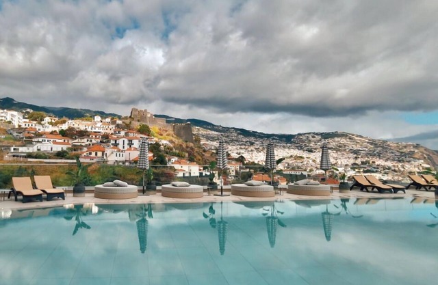 Three Units w/Relaxing Views! With Swimming Pools, Free Parking, Area Shuttle!