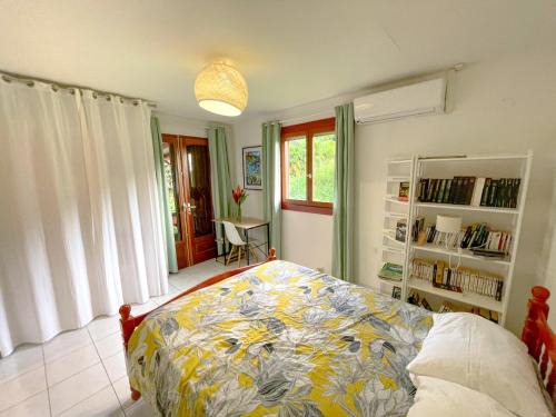 Ti kaz houelmont studio vue jardin, proche plage de Rivière-Sens