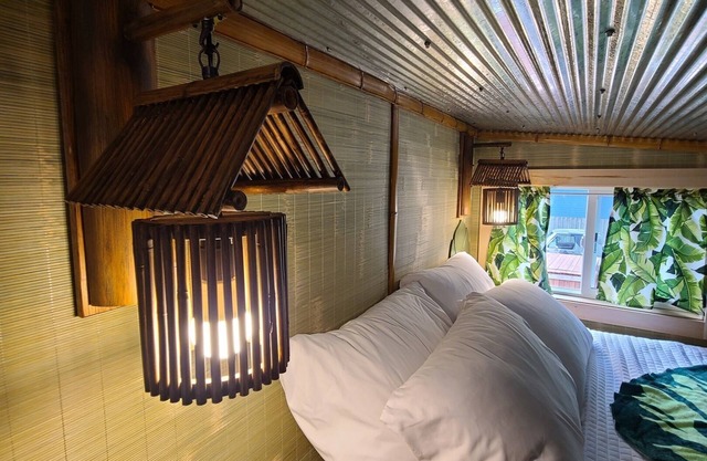 Tiki Hut - Tiny Digs Lakeshore