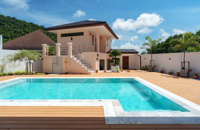 Tilawan - Spectacular Pool Villa in Chalong