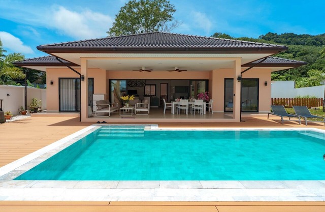 Tilawan Villa - Cozy 3 Bedrooms Pool Villa in Chalong