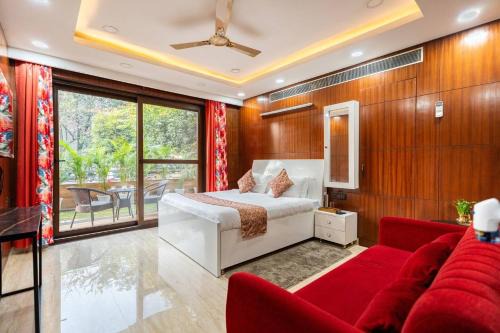 TIM Sector 51, ARTEMIS HOSPITAL 1 min walk, FORTIS & MEDANTA 4 mins drive