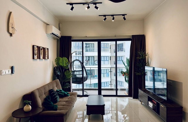 Timber Lounge - 2BR Pool View Forest Haven