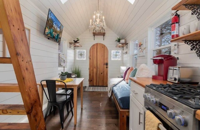 Tiny Home Escape with a Beautiful View!