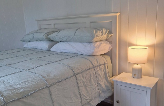 Tiny home in the rainforest. Relax with the Wallabies and abundant birdlife,