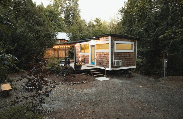 Tiny Home w/Hot Tub-Fire Pit-AC