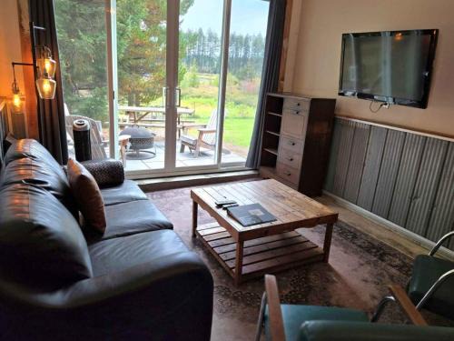 Tiny house & Sauna on Lakefront Farm Oasis