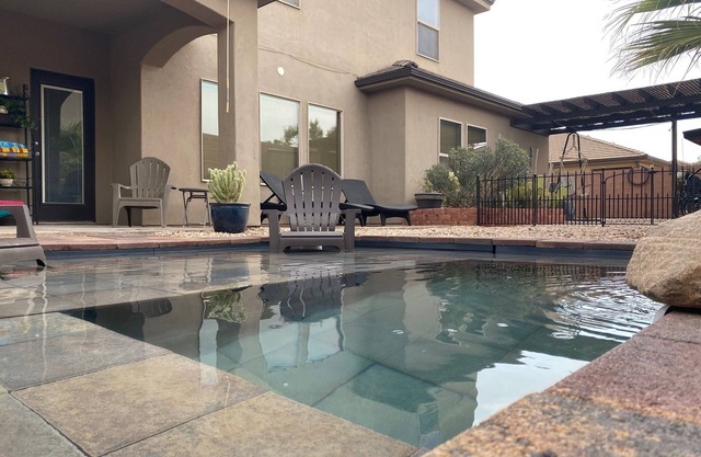 Tiny RV with stone pool. Pets stay free! Sunny St George, Utah R&R awaits!
