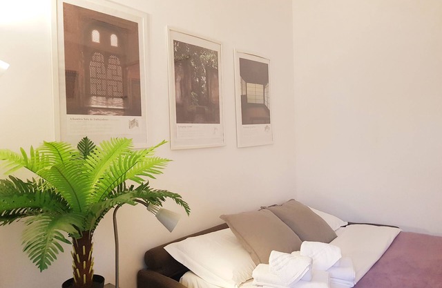 Tiny studio with AC and WiFi in fabulous Milano
